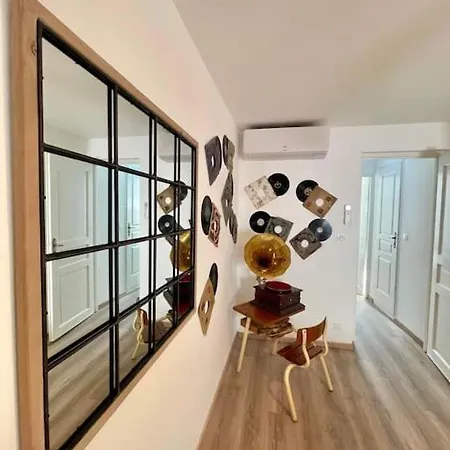 * Maison Chez J&j - Cité Médiévale * Hébergement de vacances *