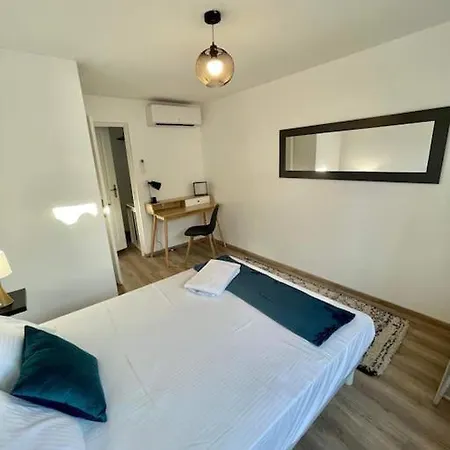 Hébergement de vacances * Maison Chez J&j - Cité Médiévale * *