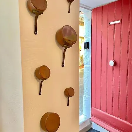 Hébergement de vacances * Maison Chez J&j - Cité Médiévale * *