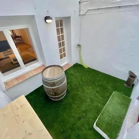 Hébergement de vacances * Maison Chez J&j - Cité Médiévale * *