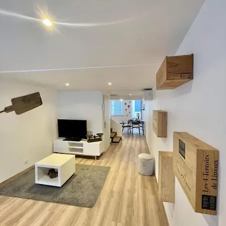 * Maison Chez J&j - Cité Médiévale * Hébergement de vacances *